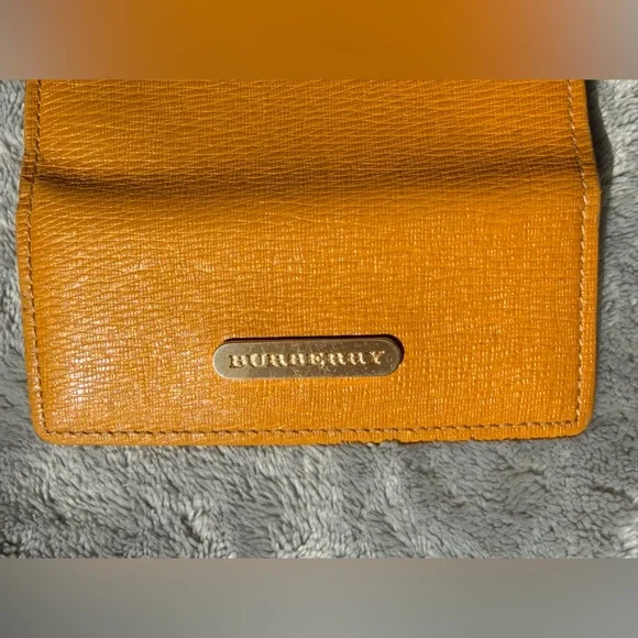 Burberry Mustard Leather 3 Ring Key Case - Picture 4 of 6